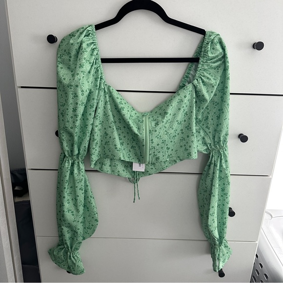 NWT Bubble Sleeve Floral Top - Picture 4 of 6